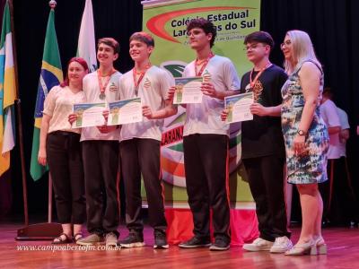LS: ColÃ©gio Laranjeiras premia alunos destaques do ano