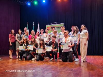 LS: ColÃ©gio Laranjeiras premia alunos destaques do ano