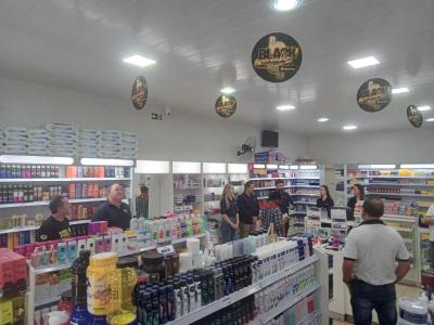 Inaugurou nesta segunda-feira (13) em Nova Laranjeiras a Hiperfarma