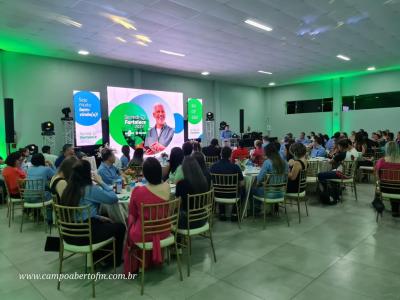 Programa Sicredi Fortalece entrega Certificado de conclusÃ£o a 91 associados da regiÃ£o