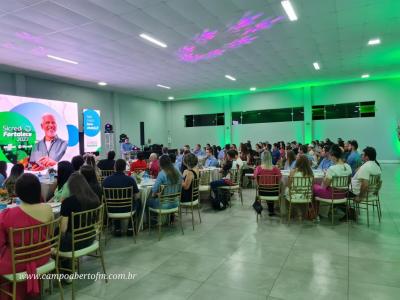 Programa Sicredi Fortalece entrega Certificado de conclusÃ£o a 91 associados da regiÃ£o