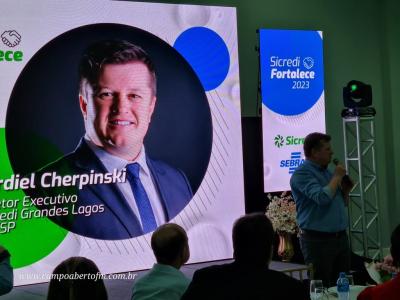 Programa Sicredi Fortalece entrega Certificado de conclusÃ£o a 91 associados da regiÃ£o