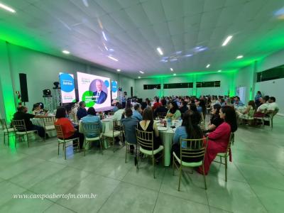 Programa Sicredi Fortalece entrega Certificado de conclusÃ£o a 91 associados da regiÃ£o