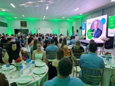 Programa Sicredi Fortalece entrega Certificado de conclusÃ£o a 91 associados da regiÃ£o