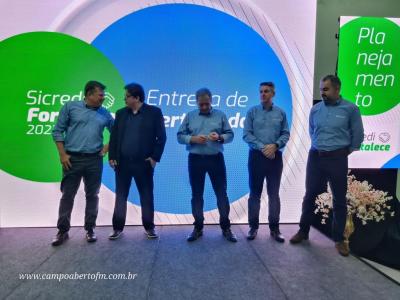 Programa Sicredi Fortalece entrega Certificado de conclusÃ£o a 91 associados da regiÃ£o