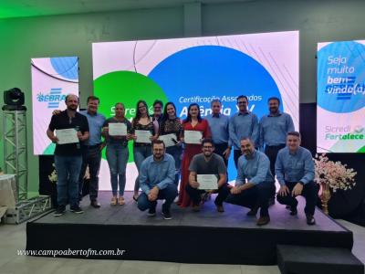 Programa Sicredi Fortalece entrega Certificado de conclusÃ£o a 91 associados da regiÃ£o