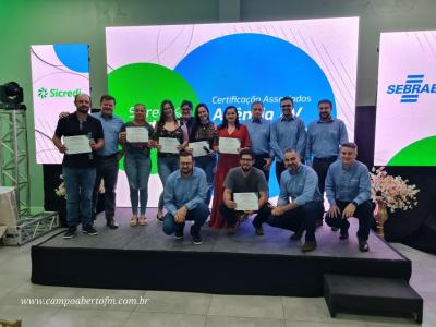 Programa Sicredi Fortalece entrega Certificado de conclusÃ£o a 91 associados da regiÃ£o
