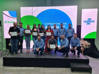 Programa Sicredi Fortalece entrega Certificado de conclusÃ£o a 91 associados da regiÃ£o