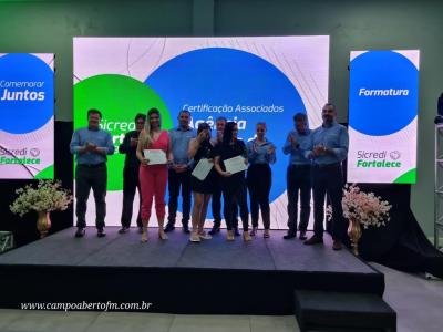 Programa Sicredi Fortalece entrega Certificado de conclusÃ£o a 91 associados da regiÃ£o