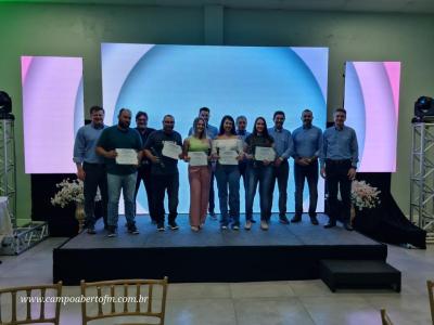 Programa Sicredi Fortalece entrega Certificado de conclusÃ£o a 91 associados da regiÃ£o