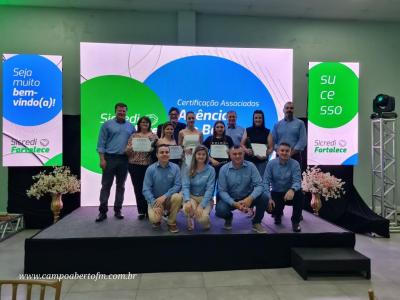 Programa Sicredi Fortalece entrega Certificado de conclusÃ£o a 91 associados da regiÃ£o