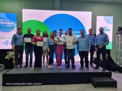 Programa Sicredi Fortalece entrega Certificado de conclusÃ£o a 91 associados da regiÃ£o