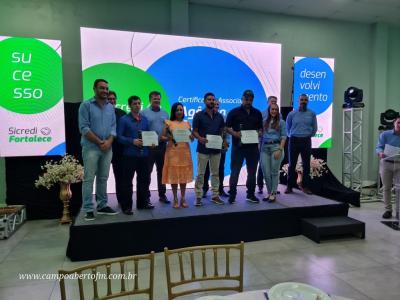 Programa Sicredi Fortalece entrega Certificado de conclusÃ£o a 91 associados da regiÃ£o