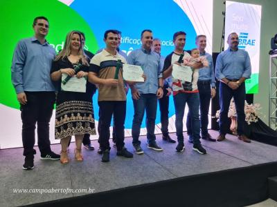 Programa Sicredi Fortalece entrega Certificado de conclusÃ£o a 91 associados da regiÃ£o