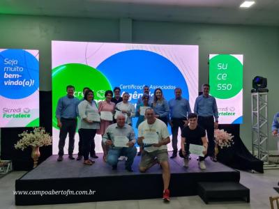 Programa Sicredi Fortalece entrega Certificado de conclusÃ£o a 91 associados da regiÃ£o