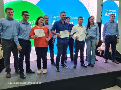 Programa Sicredi Fortalece entrega Certificado de conclusÃ£o a 91 associados da regiÃ£o