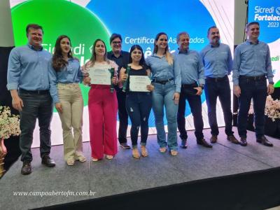 Programa Sicredi Fortalece entrega Certificado de conclusÃ£o a 91 associados da regiÃ£o