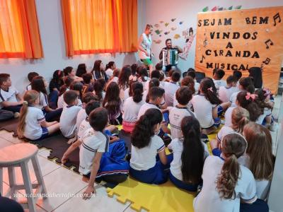 Escola JosÃ© LeocÃ¡dio Correia comemora Dia do MÃºsico com Ciranda Musical