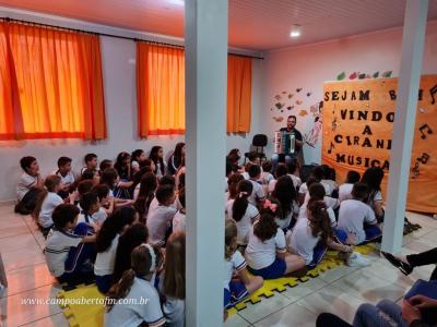 Escola JosÃ© LeocÃ¡dio Correia comemora Dia do MÃºsico com Ciranda Musical