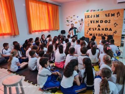 Escola JosÃ© LeocÃ¡dio Correia comemora Dia do MÃºsico com Ciranda Musical