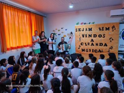 Escola JosÃ© LeocÃ¡dio Correia comemora Dia do MÃºsico com Ciranda Musical
