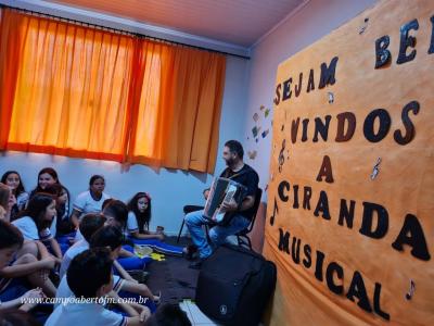 Escola JosÃ© LeocÃ¡dio Correia comemora Dia do MÃºsico com Ciranda Musical