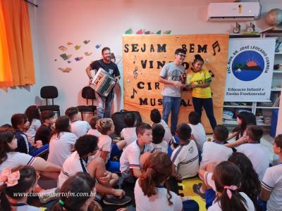 Escola JosÃ© LeocÃ¡dio Correia comemora Dia do MÃºsico com Ciranda Musical