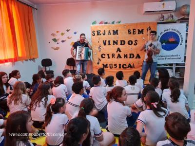 Escola JosÃ© LeocÃ¡dio Correia comemora Dia do MÃºsico com Ciranda Musical