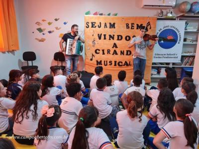 Escola JosÃ© LeocÃ¡dio Correia comemora Dia do MÃºsico com Ciranda Musical