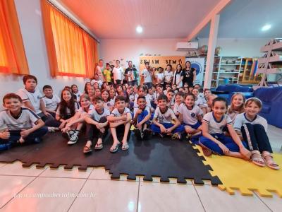 Escola JosÃ© LeocÃ¡dio Correia comemora Dia do MÃºsico com Ciranda Musical