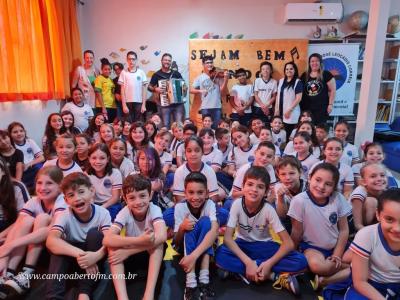 Escola JosÃ© LeocÃ¡dio Correia comemora Dia do MÃºsico com Ciranda Musical