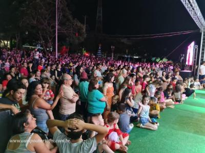 Natal de Laranjeiras 2023: abertura reÃºne famÃ­lias laranjeirenses na PraÃ§a Nogueira do Amaral