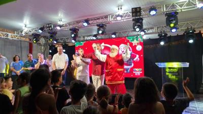 Natal de Laranjeiras 2023: abertura reÃºne famÃ­lias laranjeirenses na PraÃ§a Nogueira do Amaral