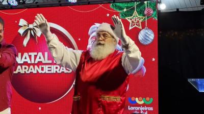 Natal de Laranjeiras 2023: abertura reÃºne famÃ­lias laranjeirenses na PraÃ§a Nogueira do Amaral