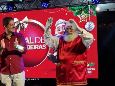 Natal de Laranjeiras 2023: abertura reÃºne famÃ­lias laranjeirenses na PraÃ§a Nogueira do Amaral