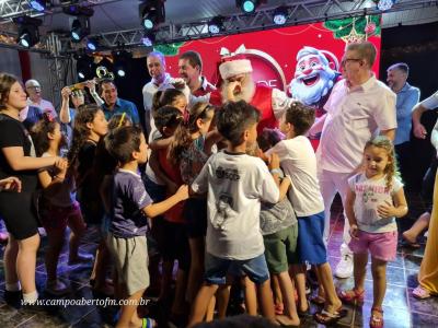 Natal de Laranjeiras 2023: abertura reÃºne famÃ­lias laranjeirenses na PraÃ§a Nogueira do Amaral