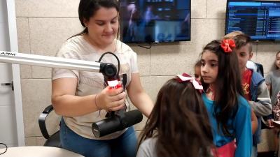 Alunos da Escola Municipal Rio Bonito do IguaÃ§u visitaram a Campo Aberto FM nesta segunda (11)