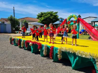 CMEI Jardim Alvorada encerra ano com apresentaÃ§Ã£o dos alunos