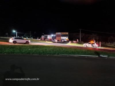 Acidente entre moto e veÃ­culo de passeio Ã© registrado no trevo da erva mate