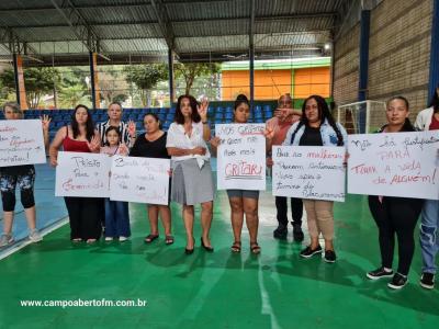 Manifestação Contra a Violência às Mulheres teve de ser transferida devido ao mau tempo