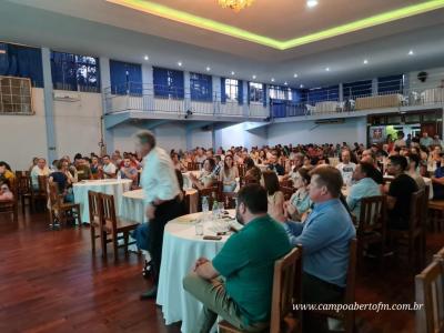 Associados Sicredi lotam Iguaçu tênis Clube na noite de quarta-feira em assembleia da agencia Marechal Rondon