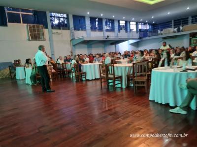 Associados Sicredi lotam Iguaçu tênis Clube na noite de quarta-feira em assembleia da agencia Marechal Rondon