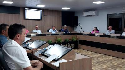 Em sessÃ£o polÃªmica foi aprovado o novo Plano de Carreira dos profissionais da EducaÃ§Ã£o de Laranjeiras do Sul 