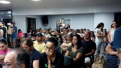 Em sessÃ£o polÃªmica foi aprovado o novo Plano de Carreira dos profissionais da EducaÃ§Ã£o de Laranjeiras do Sul 