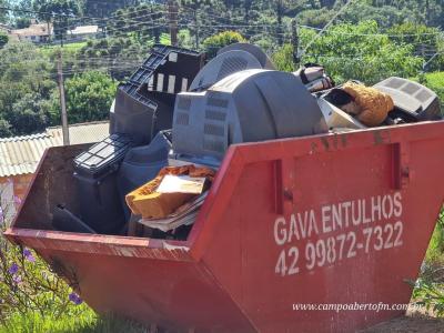 Combate Ã  dengue, PopulaÃ§Ã£o da Vila SÃ£o Miguel recebe caÃ§ambas para destinar materiais que acumula Ã¡gua