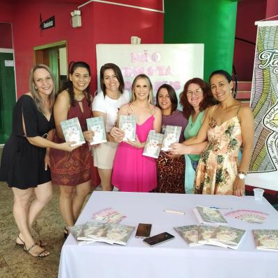 Jaqueline Boeno lanÃ§a livro de poesias dedicado ao universo feminino