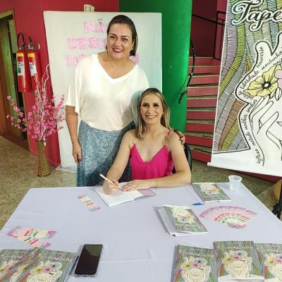 Jaqueline Boeno lanÃ§a livro de poesias dedicado ao universo feminino
