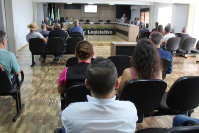 Diretores da Agro Laranjeiras apresentam aos vereadores detalhes da instalaÃ§Ã£o da empresa em Laranjeiras do Sul