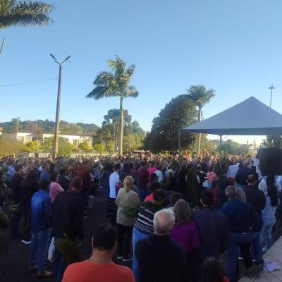 CelebraÃ§Ã£o de Domingo de Ramos em Laranjeiras do Sul reuniu centenas de fiÃ©is