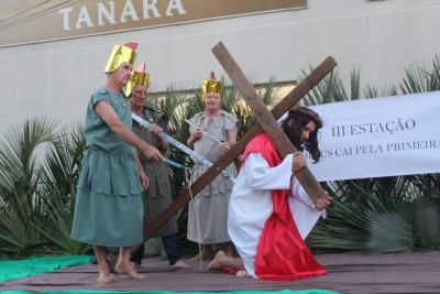 Milhares de FiÃ©is percorreram os Ãºltimos passos de Jesus Cristo na ProcissÃ£o Luminosa